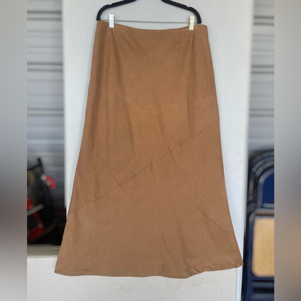 Tan Worthington maxi skirt size 16 faux suede
